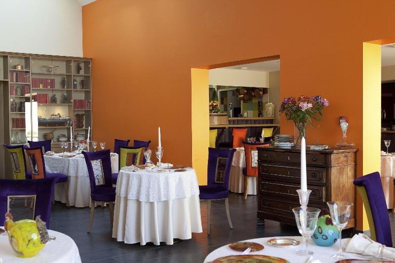 Logis Hotel O En Couleur Oucques-la-Nouvelle ภายนอก รูปภาพ