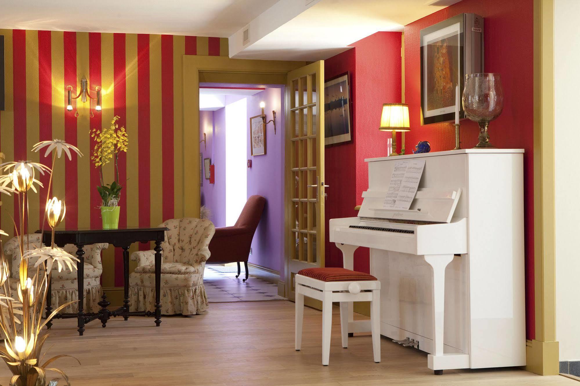 Logis Hotel O En Couleur Oucques-la-Nouvelle ภายนอก รูปภาพ