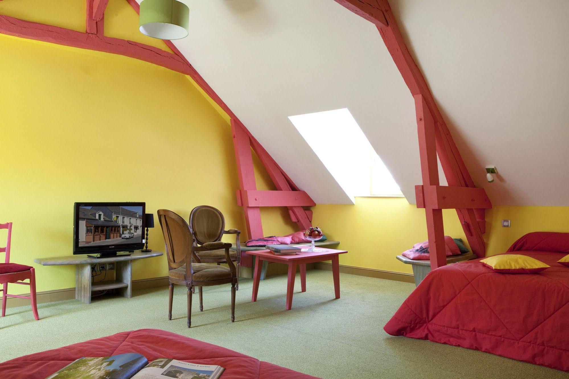 Logis Hotel O En Couleur Oucques-la-Nouvelle ภายนอก รูปภาพ