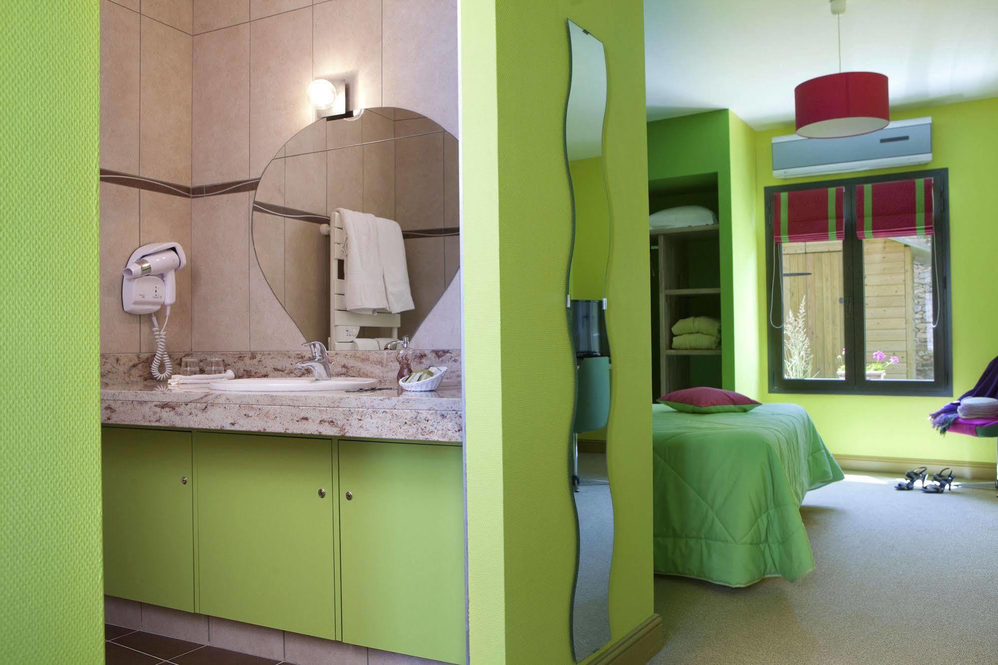 Logis Hotel O En Couleur Oucques-la-Nouvelle ภายนอก รูปภาพ