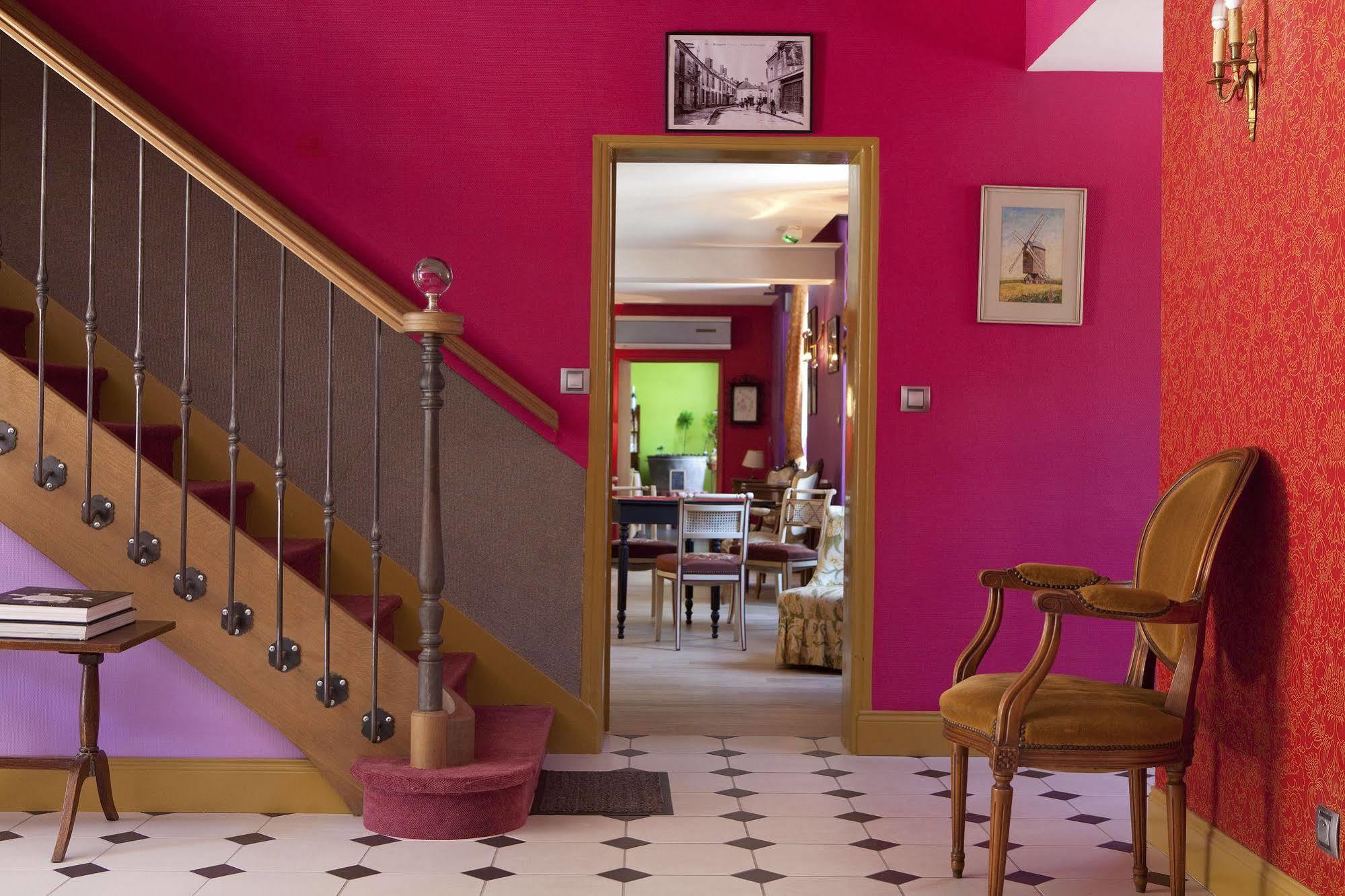 Logis Hotel O En Couleur Oucques-la-Nouvelle ภายนอก รูปภาพ